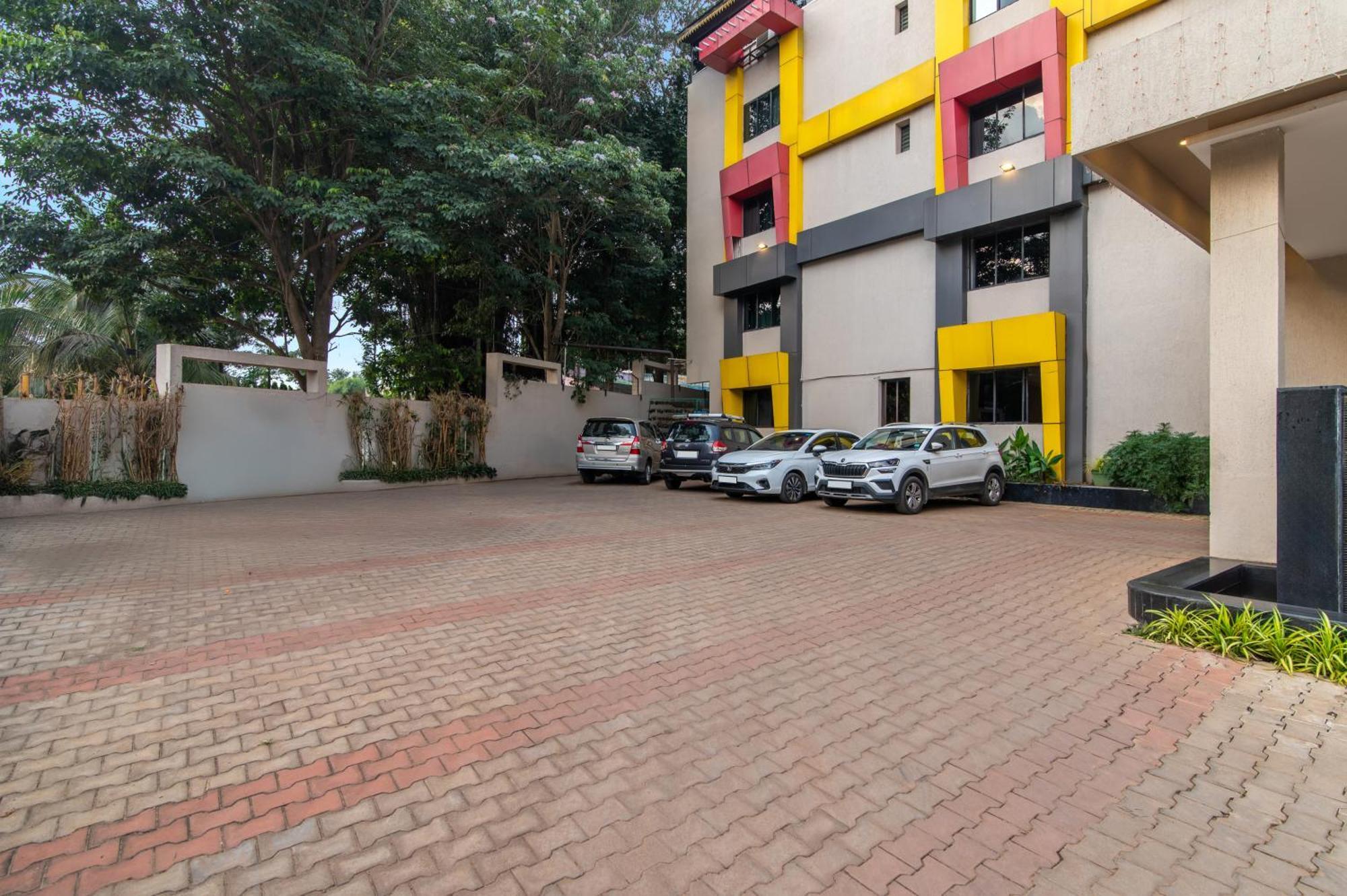 Sterling Yelagiri Hotel Exterior photo